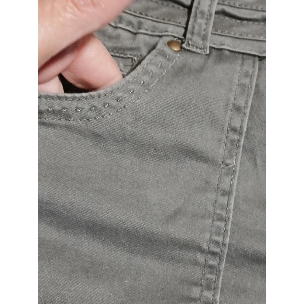 One 5 One Women's  Grey Shorts, Front & Back pockets 12 - Picture 6 of 9